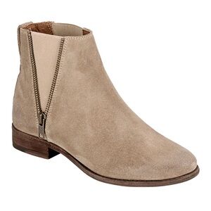 NWOB Frye Chelsea ankle boots